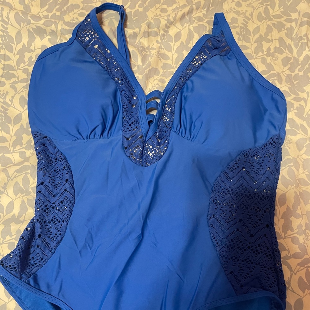 One piece swimsuit - Picture 2 of 5